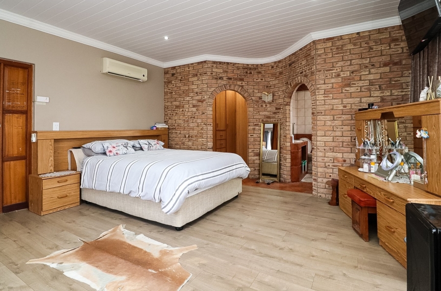 4 Bedroom Property for Sale in Declercqville North West